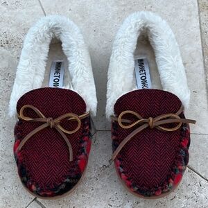 Minnetonka Moccasin Slippers- Size‎ 5